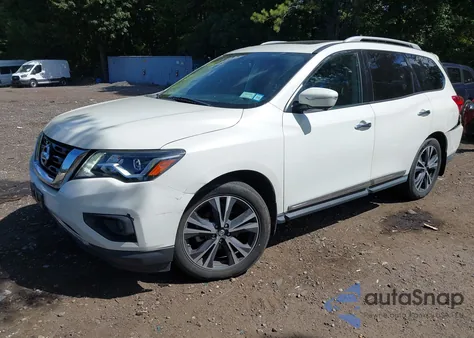 2017 Nissan Pathfinder Platinum z USA, uszkodzony, nr VIN 5N1DR2MM7HC633956